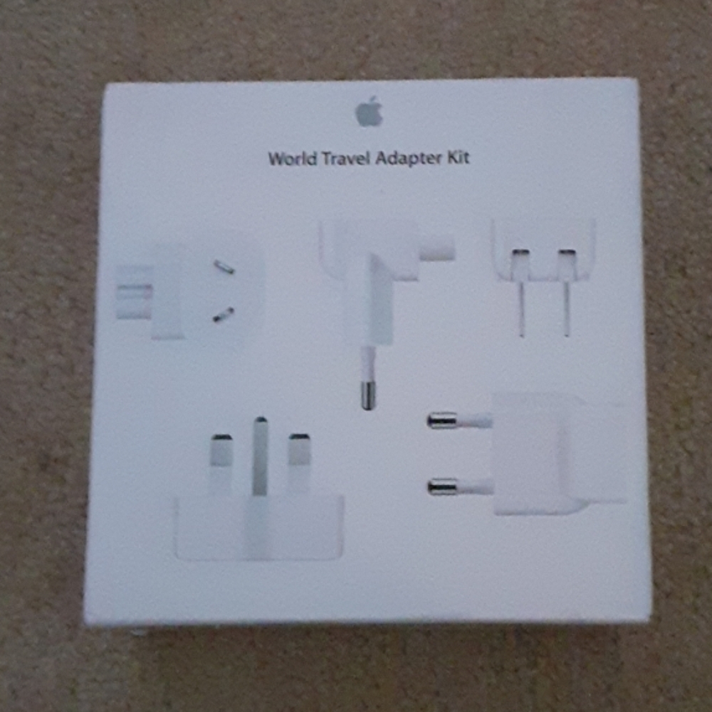 Apple travel adapter kit